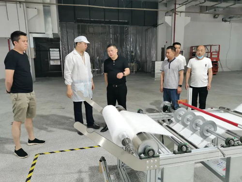 區(qū)領(lǐng)導(dǎo)調(diào)研諾峰智能熔噴布生產(chǎn)及經(jīng)緯編布銷(xiāo)售情況